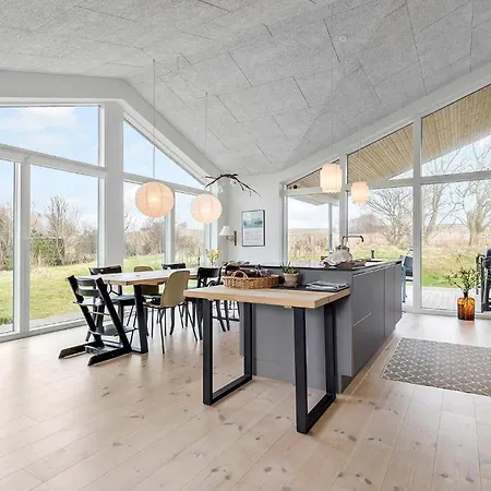 4 Bedroom Cozy In
