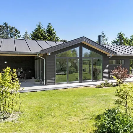 4 Bedroom Cozy In * Knebel